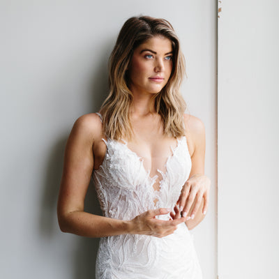 Plunging neckline with a feather motif lace.